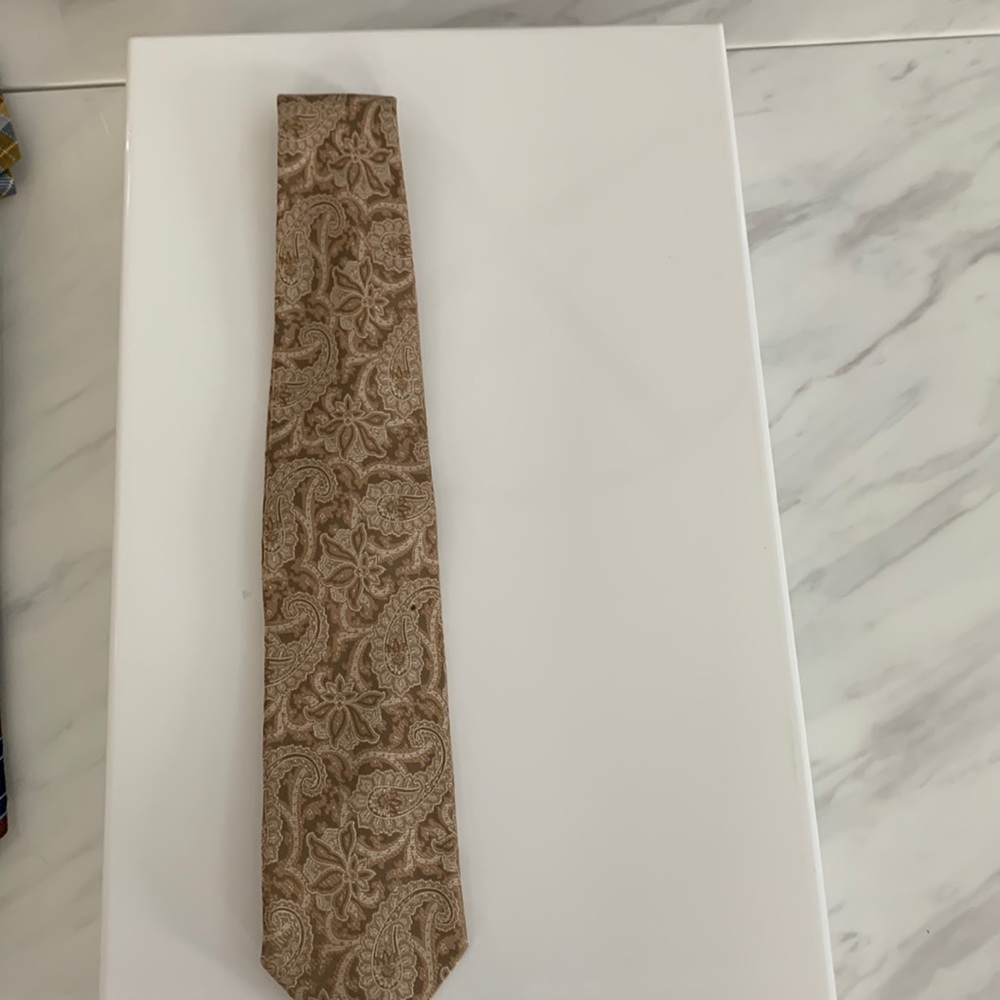 Almost new Beige Clean Tie